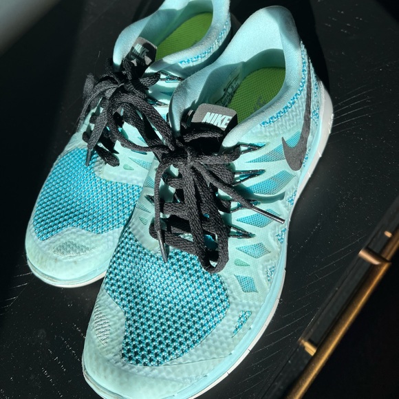 Nike baby blue sneakers size 7US - Picture 2 of 3